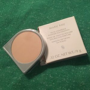 NEW Mary Kay Dual-Coverage Powder Foundation